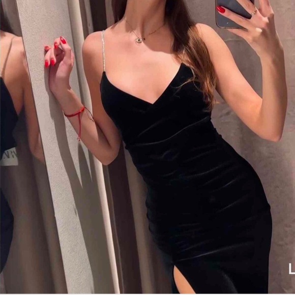 🖤RHINESTONE STRAP VELVET MIDI DRESS - Picture 3 of 11
